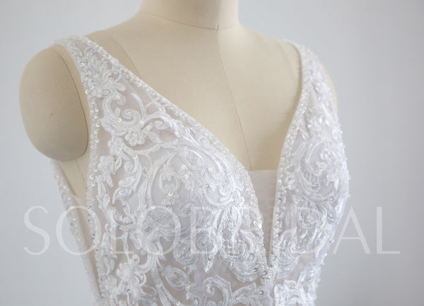 White V neck A line heaving beading wedding dress 20250318C