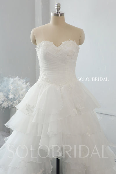Ivory sweetheart strapless Asymmetrical organza wedding dress 724A2726