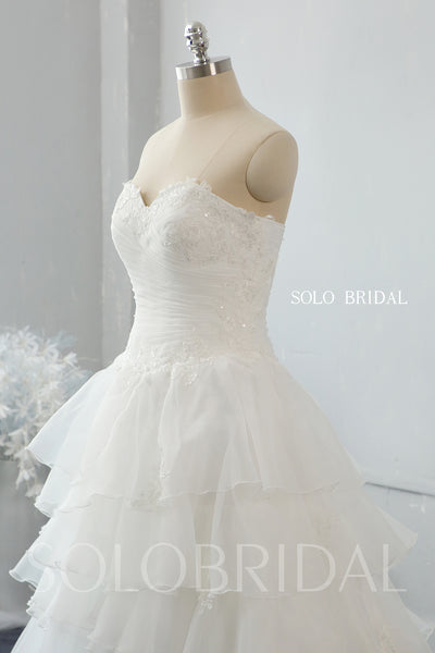 Ivory sweetheart strapless Asymmetrical organza wedding dress 724A2726