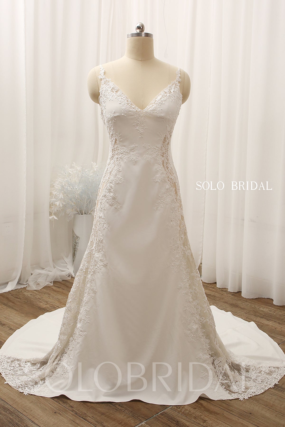 Ivory V neck high back crepe wedding dress 724A8176a