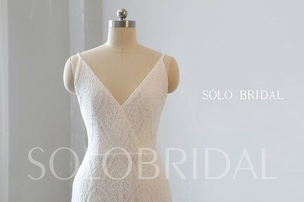 Ivory Scallop Lace Sheath Wedding Dress