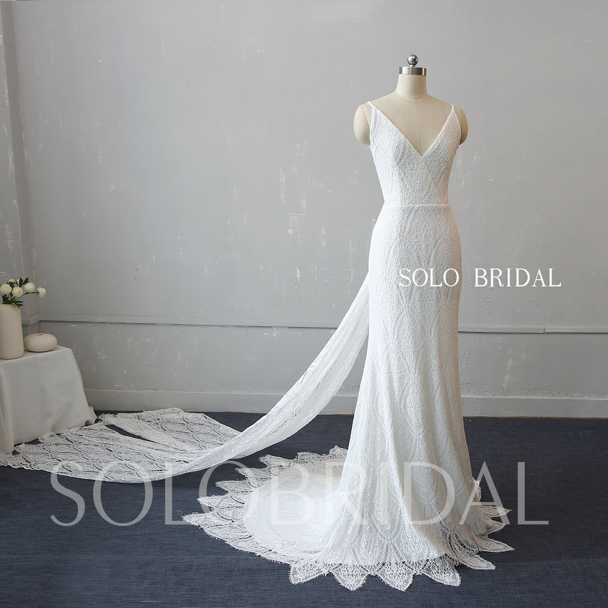 Ivory Scallop Lace Sheath Wedding Dress