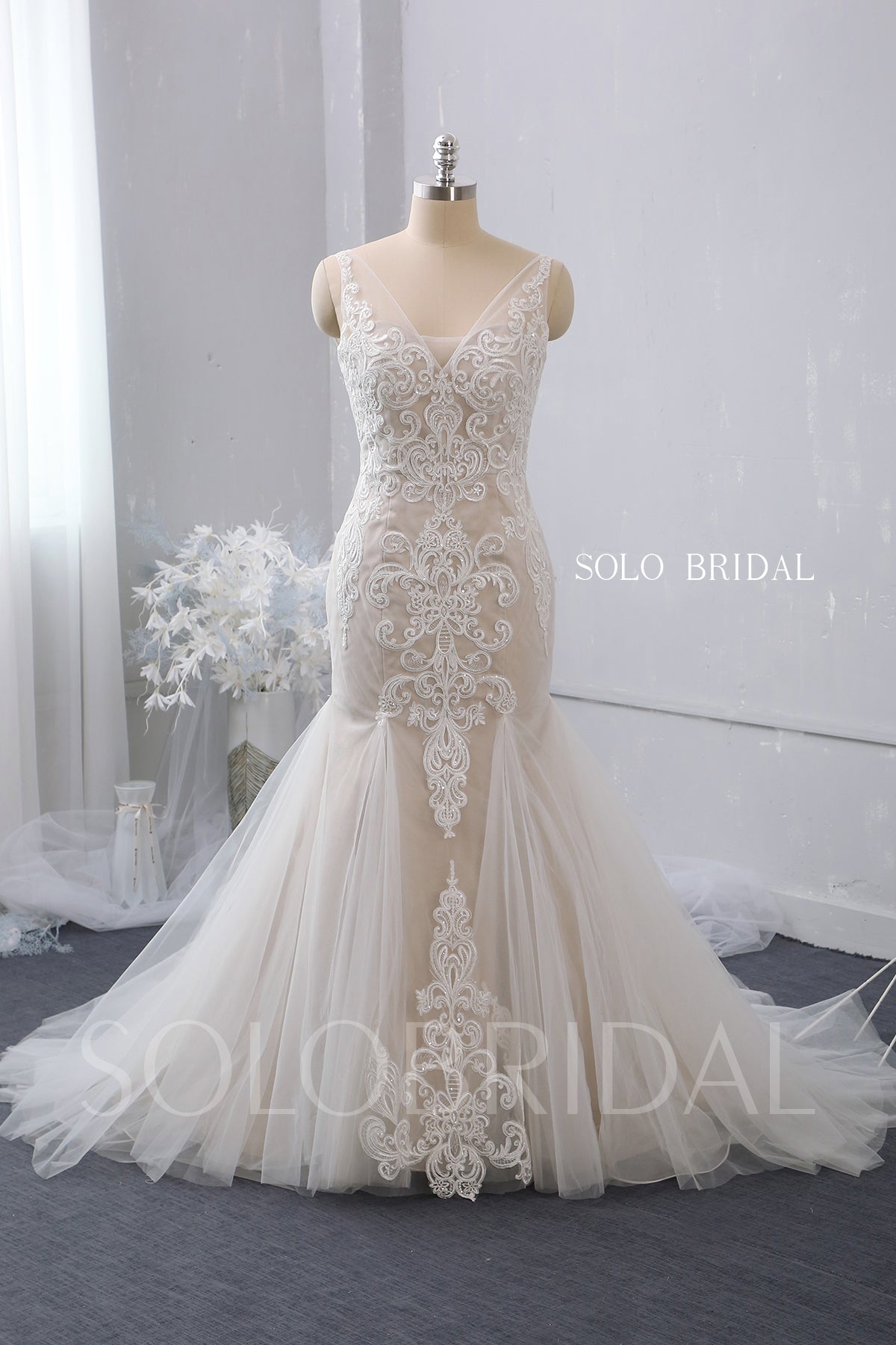 Fitted wedding dress deals with train